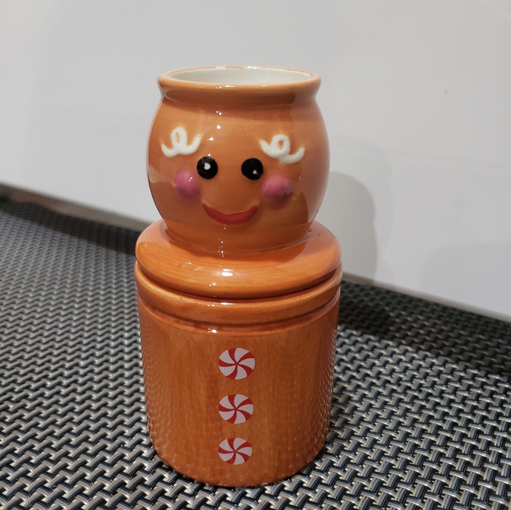 Gingerbread man candle holder